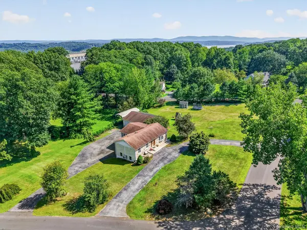 35 Hillside DR, Marlboro, NY 12542
