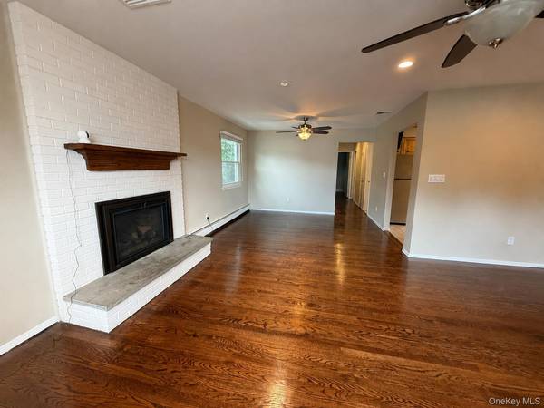 40 Edgewood RD #Second Floor Unit #2, Port Washington, NY 11050