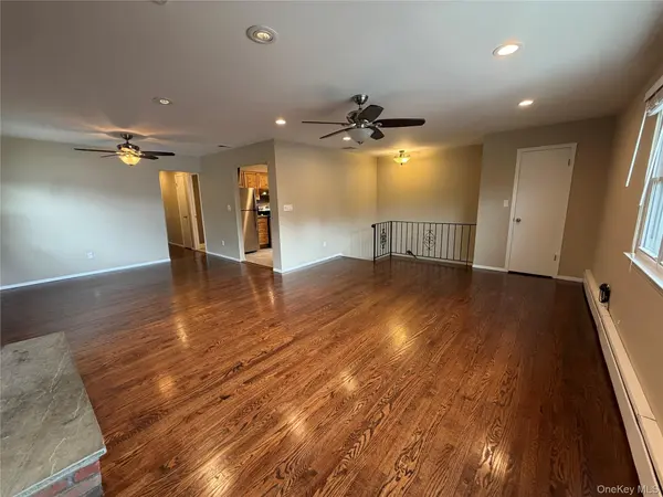 40 Edgewood RD #Second Floor Unit #2, Port Washington, NY 11050
