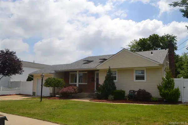16 Frank AVE #Studio, Farmingdale, NY 11735