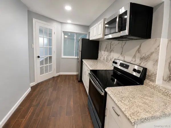 16 Frank AVE #Studio, Farmingdale, NY 11735