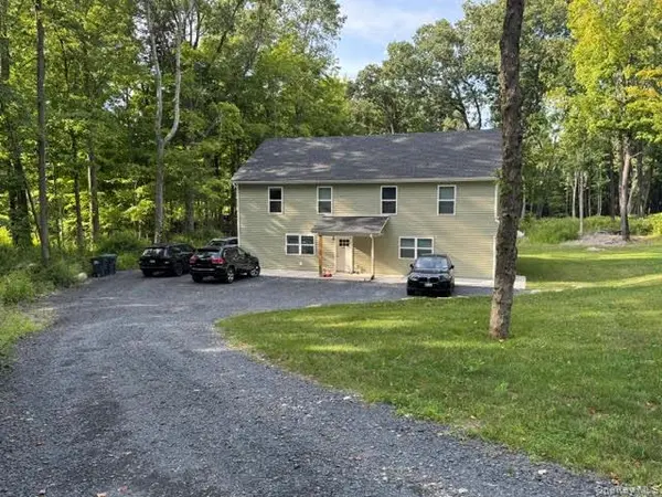 11 Alexandra Matthews RD #A, Wallkill, NY 12589