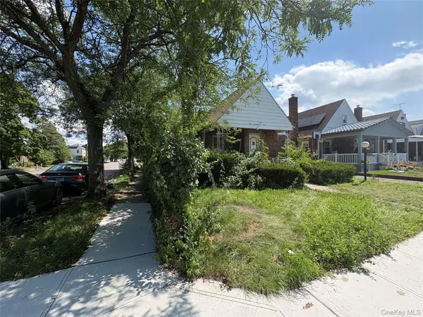 11901 223rd ST, Cambria Heights, NY 11411