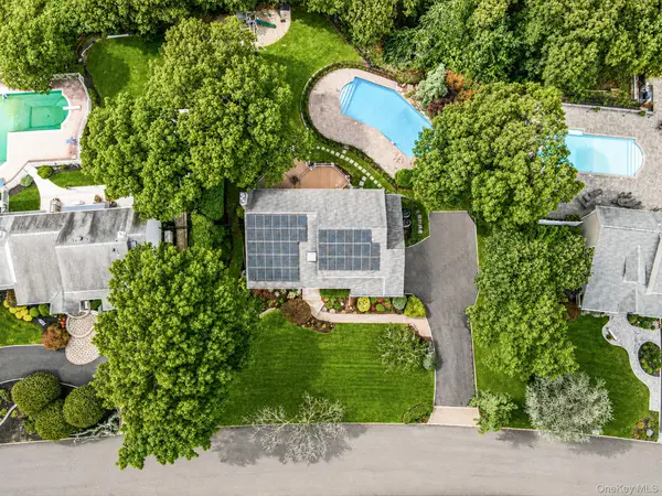32 Annandale RD, Commack, NY 11725