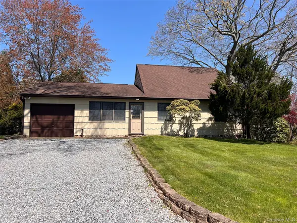 27 W Tiana RD #A, Hampton Bays, NY 11946
