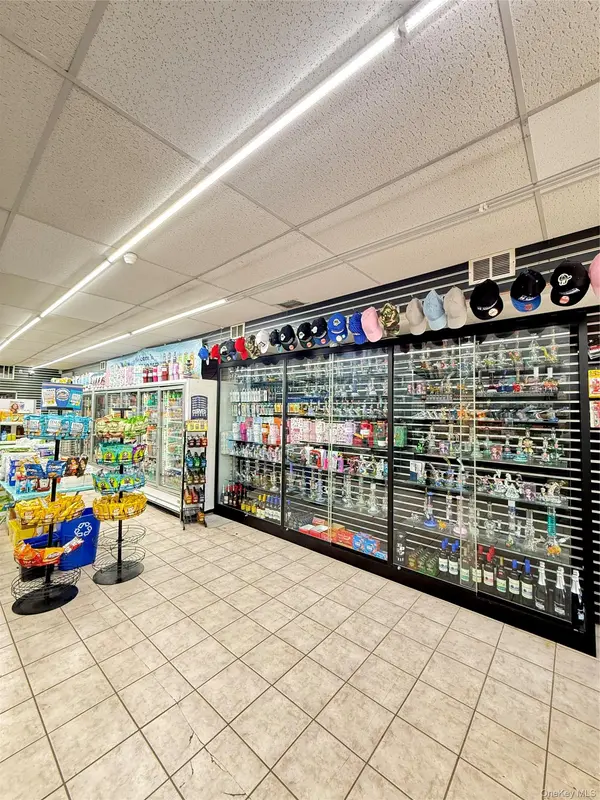 Address not disclosed, Huntington, NY 11743