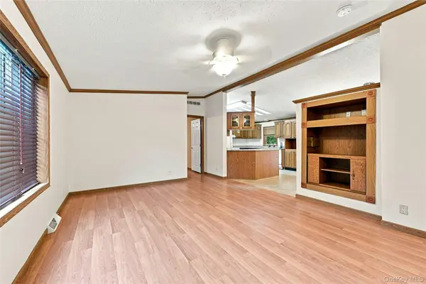 638 Fresh Pond AVE #320, Calverton, NY 11933