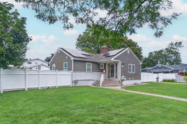86 Washington AVE, Brentwood, NY 11717