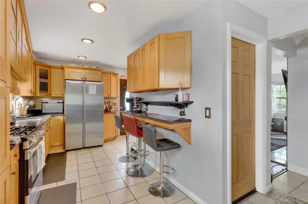 86 Washington AVE, Brentwood, NY 11717