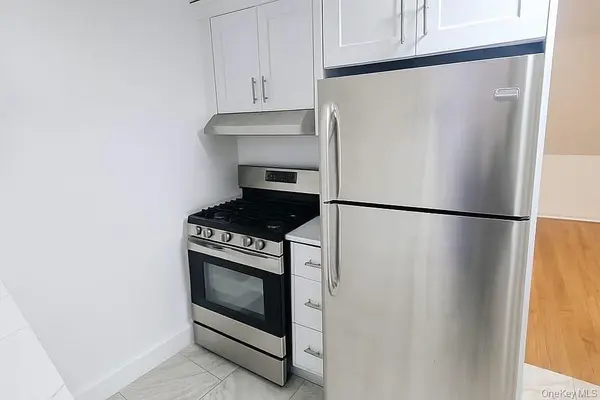 308 40th ST, Lindenhurst, NY 11757