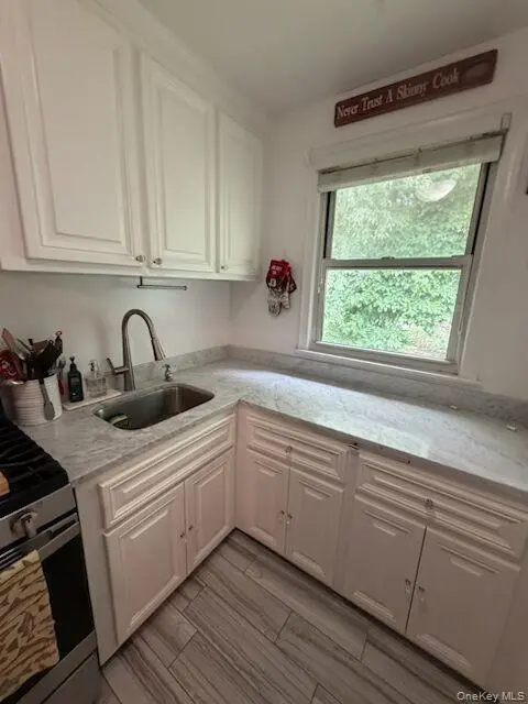 9 Stokes RD #2B, Yonkers, NY 10710