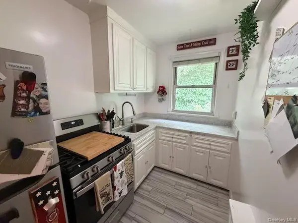 9 Stokes RD #2B, Yonkers, NY 10710