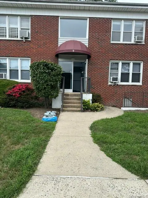 9 Stokes RD #2B, Yonkers, NY 10710