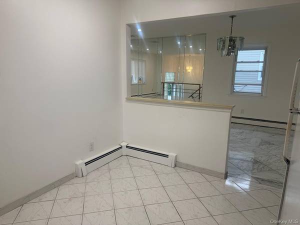 306 Hamilton AVE #2nd Floor, Hewlett, NY 11557
