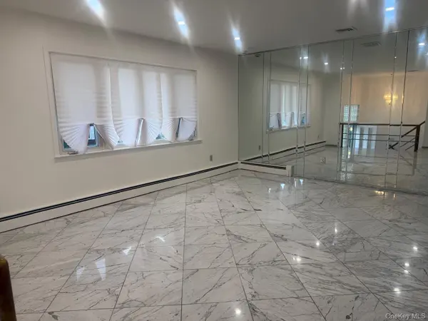 306 Hamilton AVE #2nd Floor, Hewlett, NY 11557