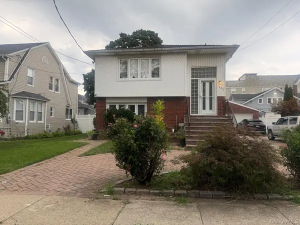 306 Hamilton AVE #2nd Floor, Hewlett, NY 11557