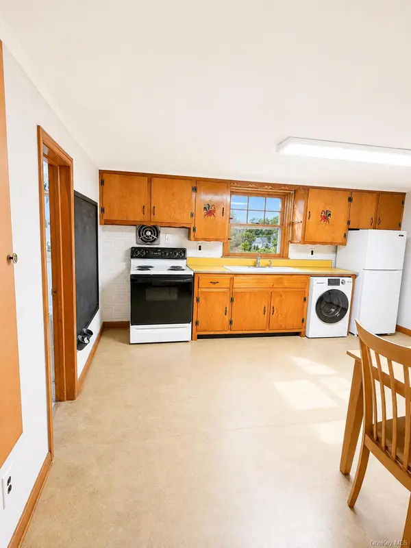 97 Central AVE, Patchogue, NY 11772