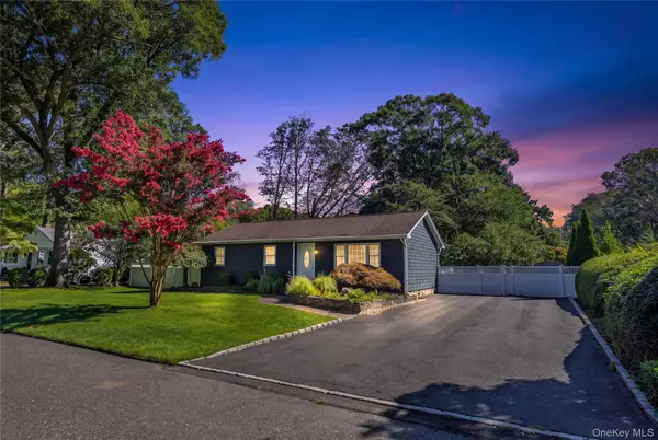 45 Marbeth CIR, Miller Place, NY 11764
