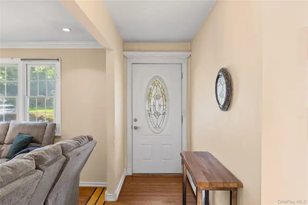45 Marbeth CIR, Miller Place, NY 11764