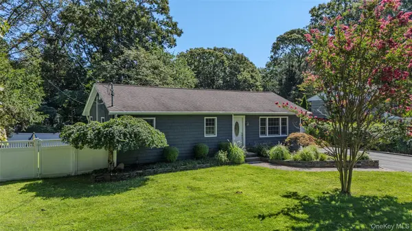 45 Marbeth CIR, Miller Place, NY 11764