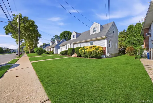 27 Hapsburg PL, Hempstead, NY 11550