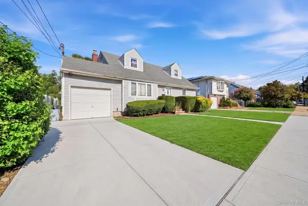 27 Hapsburg PL, Hempstead, NY 11550