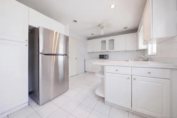 27 Hapsburg PL, Hempstead, NY 11550