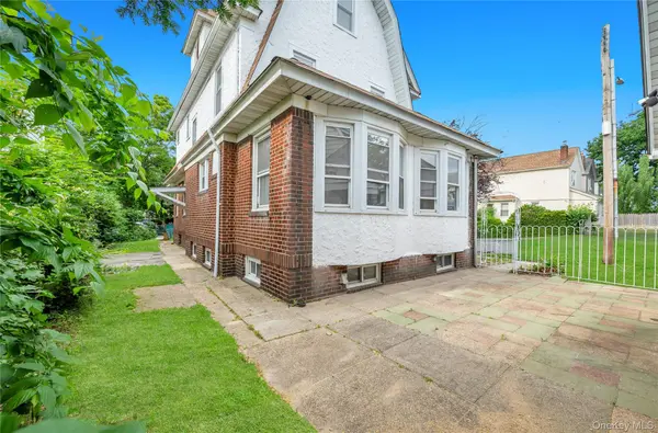 104-04 202nd ST, Saint Albans, NY 11412