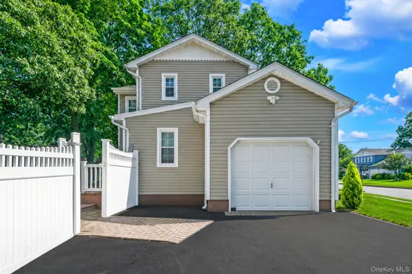 15 Jamar LN, Lake Ronkonkoma, NY 11779