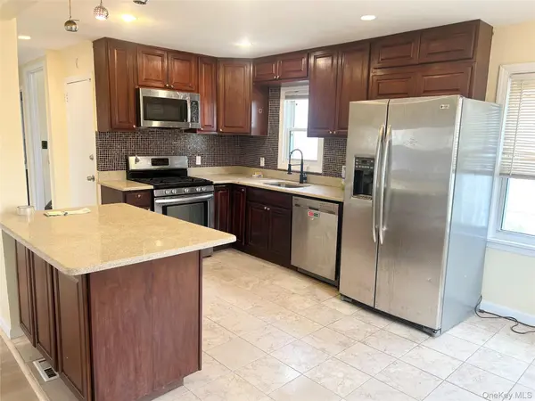 7630 266th ST, New Hyde Park, NY 11040