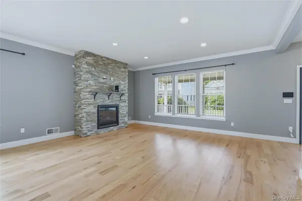 9 Emerson TER, Highland, NY 12528