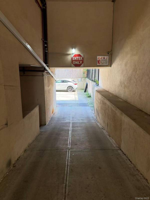 71-19 162nd ST #1I, Fresh Meadows, NY 11365