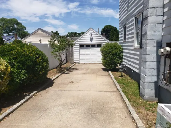 926 9th ST, West Babylon, NY 11704