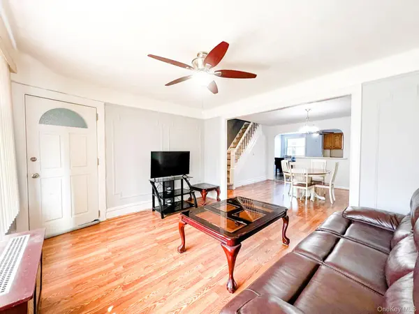 32-59 46 ST, Astoria, NY 11103