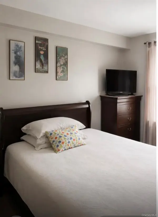 8710 149th AVE #2H, Howard Beach, NY 11414