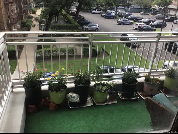 8710 149th AVE #2H, Howard Beach, NY 11414