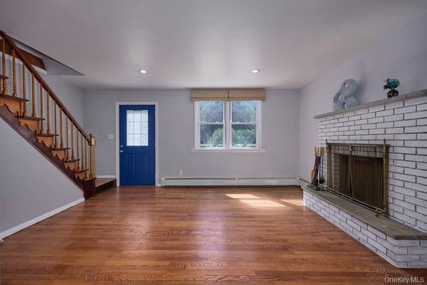 90 Walnut RD, Lake Peekskill, NY 10537