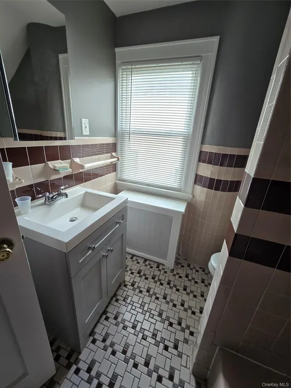 190 Bryant AVE #2, Floral Park, NY 11001