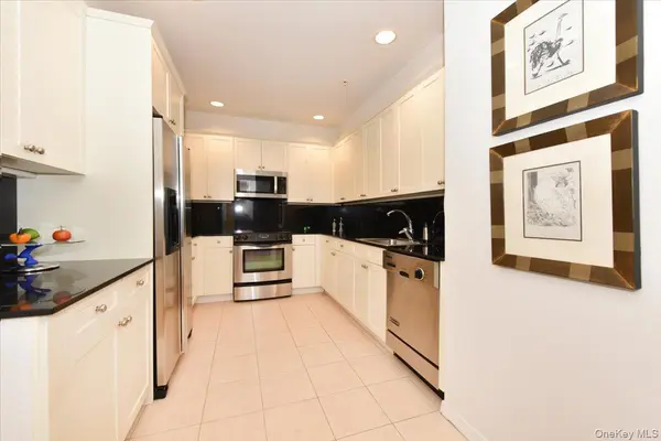 100 Harbor View DR #117, Port Washington, NY 11050