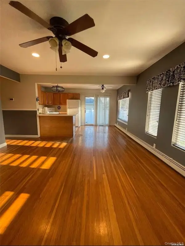 11 Ida AVE, Hicksville, NY 11801