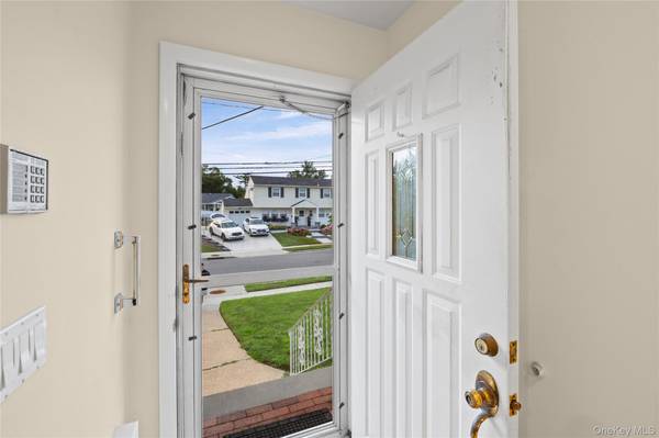 2470 Horace CT, Bellmore, NY 11710