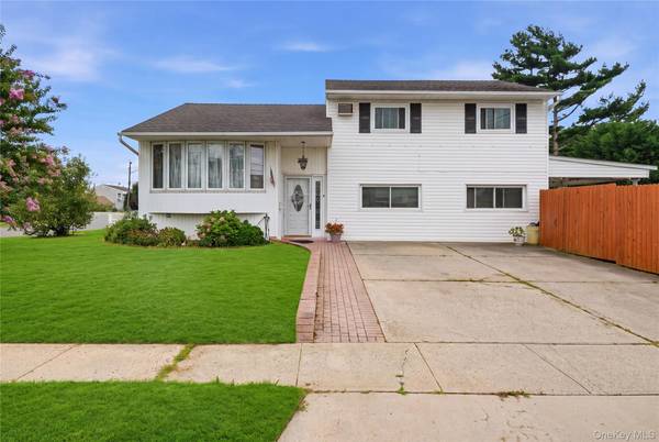 245 Seaford AVE, Massapequa, NY 11758
