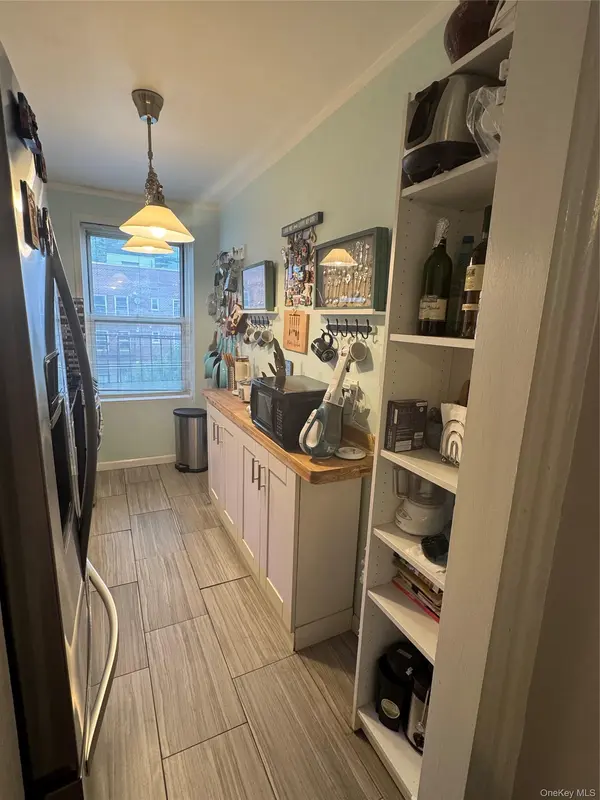 138-35 Jewel Ave. #3D, Kew Garden Hills, NY 11367