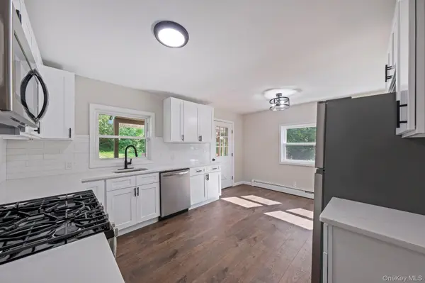 15 Crestwood TRL, Monroe, NY 10950