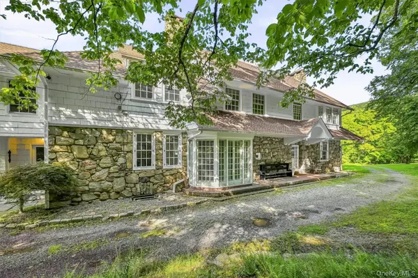 23 Maple RD, Cornwall On Hudson, NY 12520