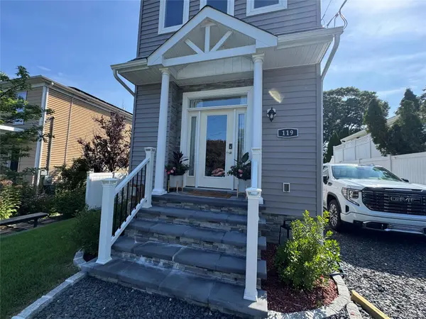 119 Whittier DR, Kings Park, NY 11754