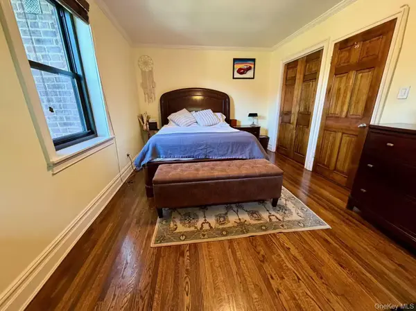 211-05 75th Ave #3D, Bayside, NY 11364