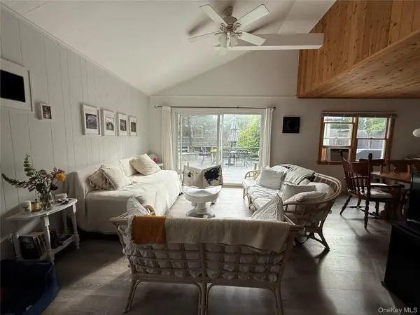 200 Surf WALK, Cherry Grove, NY 11782