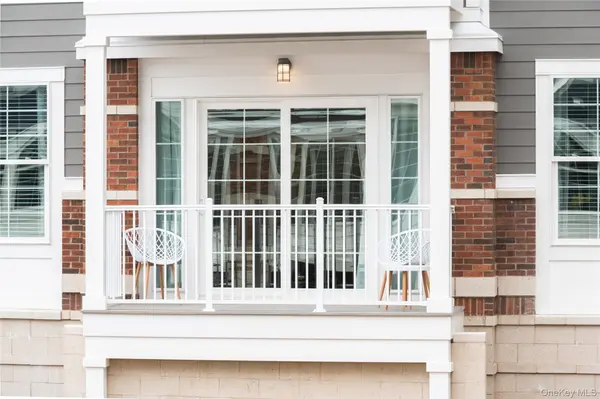 75 E Hoffman AVE #2062, Lindenhurst, NY 11757