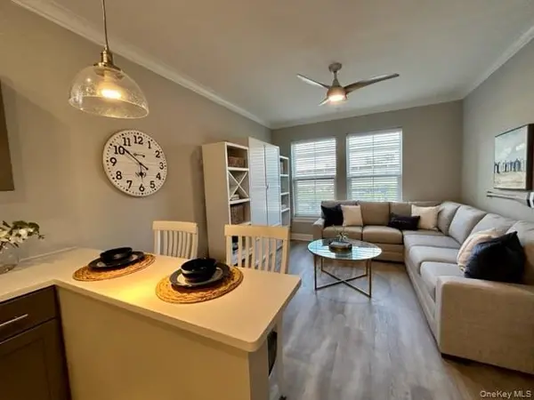 75 E Hoffman AVE #4006, Lindenhurst, NY 11757